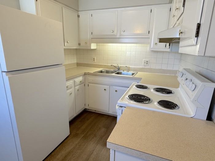 3475 Azalea Garden Rd #10 - Photo 7 of 12
