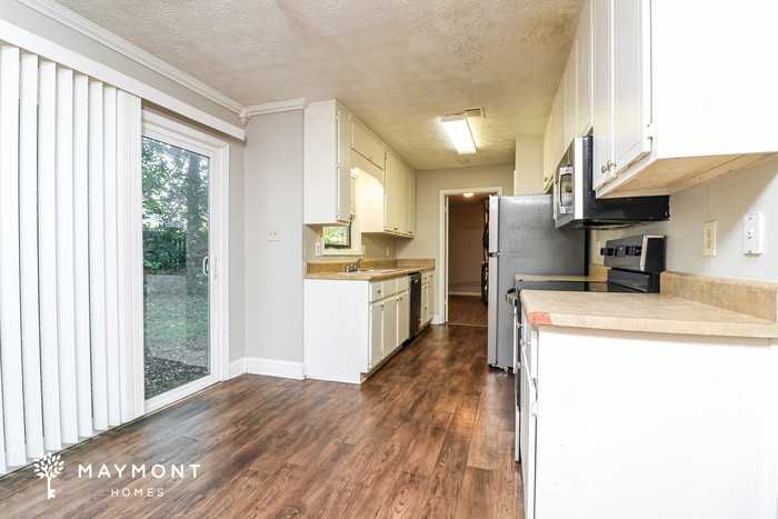 2442 Chauncey Ln Sw - Photo 7 of 14
