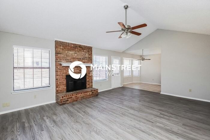 1024 Green Ridge Ter - Photo 4 of 17