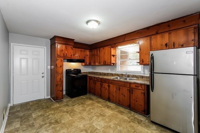 2118 Cadden Rd - Photo 4 of 10