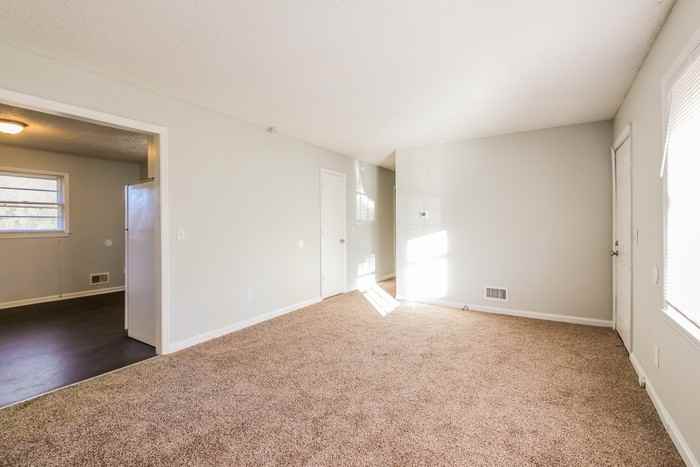 2027 Glenn Rd - Photo 2 of 10