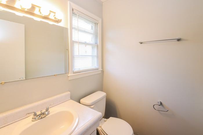 2027 Glenn Rd - Photo 7 of 10