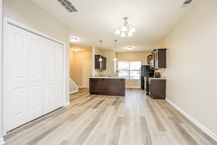 108 Jennifer Pierce Dr - Photo 6 of 13