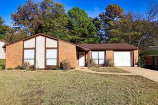 232 Pinewood Dr - Photo 1 of 1