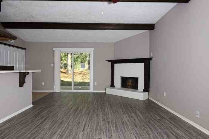 232 Pinewood Dr - Photo 2 of 9