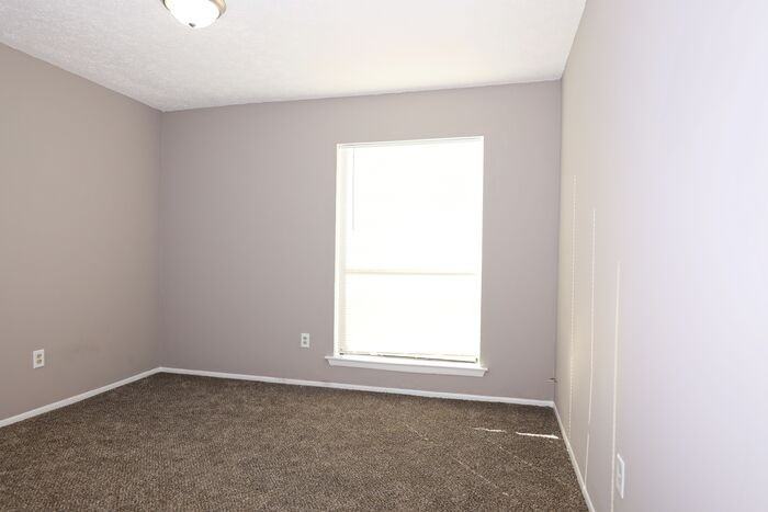 232 Pinewood Dr - Photo 4 of 9