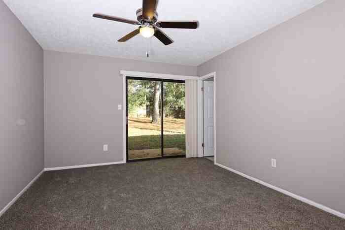 232 Pinewood Dr - Photo 7 of 9