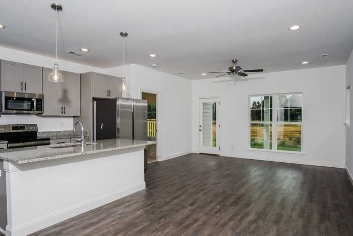 1031 Highgrove Hts Nw - Photo 4 of 12