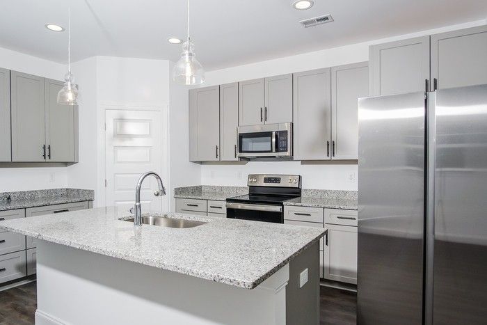 1031 Highgrove Hts Nw - Photo 5 of 12