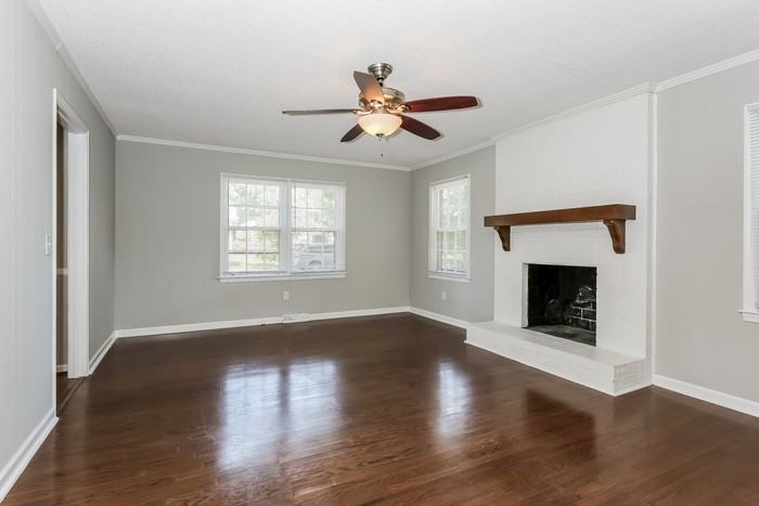 107 Windsor St - Photo 2 of 10
