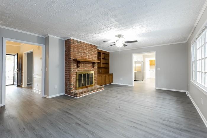 200 E Shefford St - Photo 5 of 13