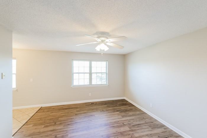 437 7th Ave - Photo 4 of 11