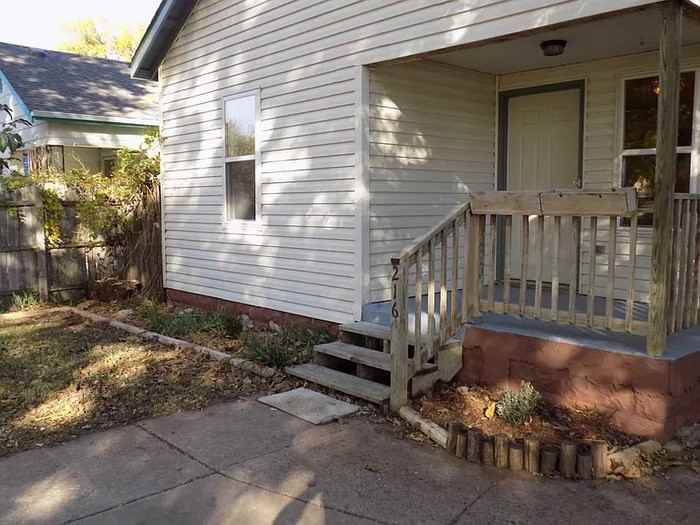 216 N Fern St - Photo 2 of 14