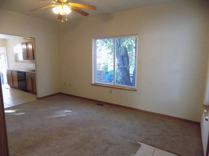 216 N Fern St - Photo 4 of 14