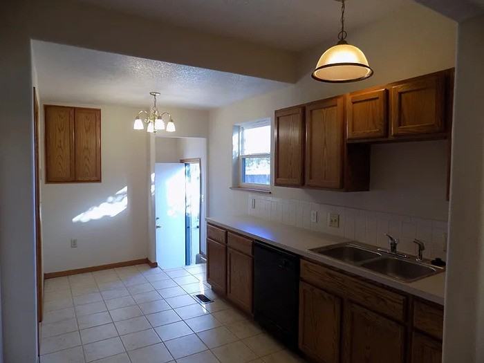 216 N Fern St - Photo 5 of 14