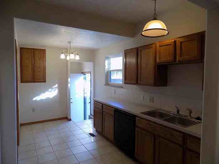 216 N Fern St - Photo 6 of 14