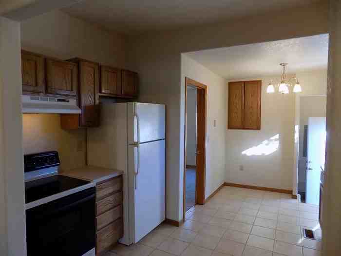 216 N Fern St - Photo 7 of 14
