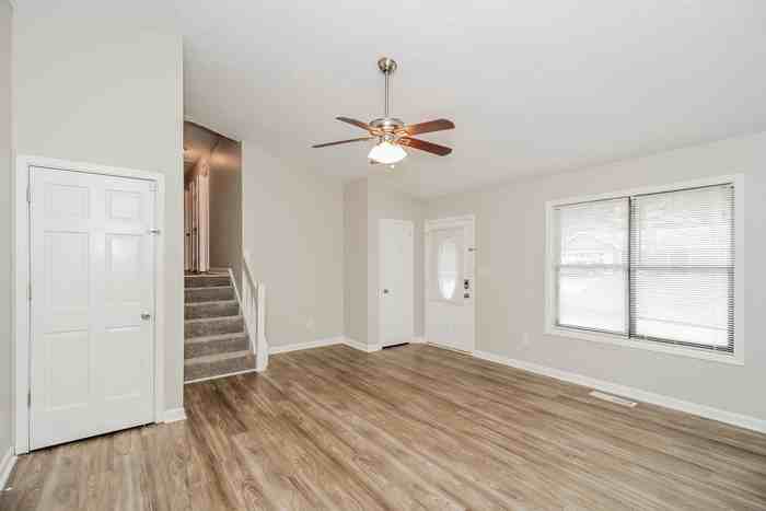 7660 Mountain Creek Way - Photo 5 of 17