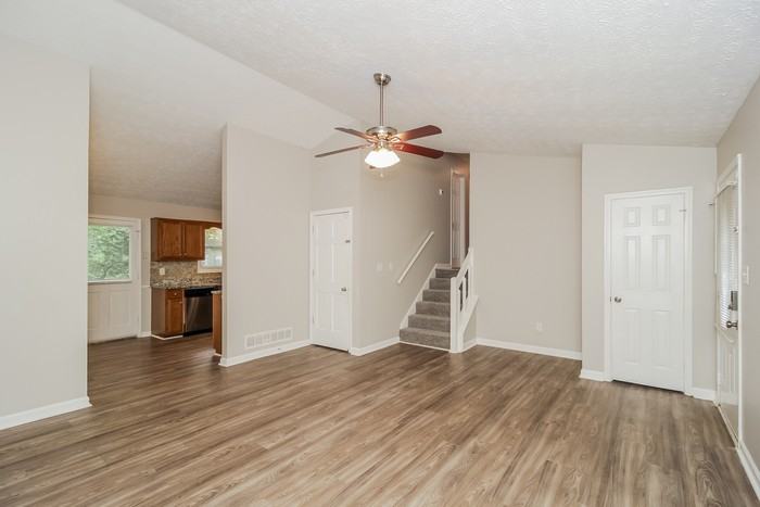 7660 Mountain Creek Way - Photo 6 of 17