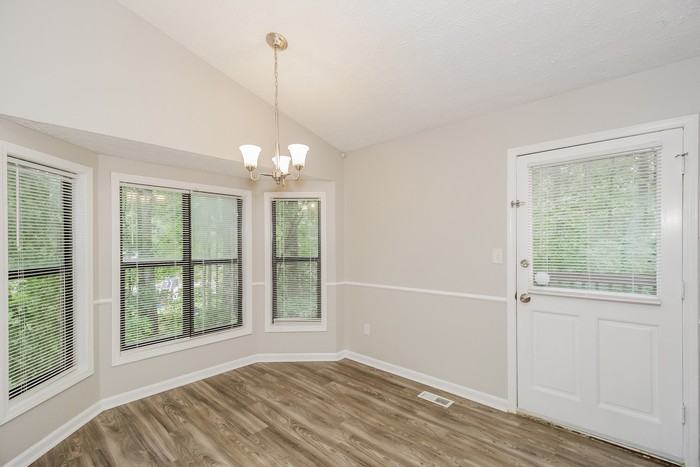 7660 Mountain Creek Way - Photo 7 of 17