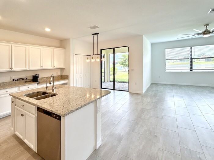 11305 Shady Blossom Dr - Photo 5 of 39