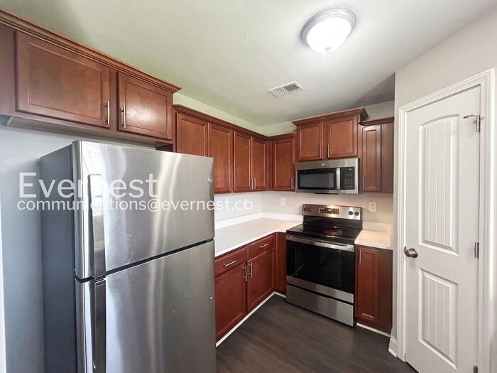3229 Earlcastle Dr - Photo 3 of 26
