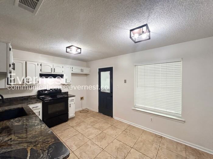 5780 Saranac Ave - Photo 6 of 26