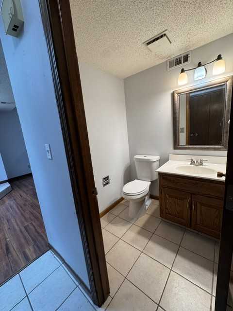 2502 Sw 30th St #1 - Photo 6 of 11