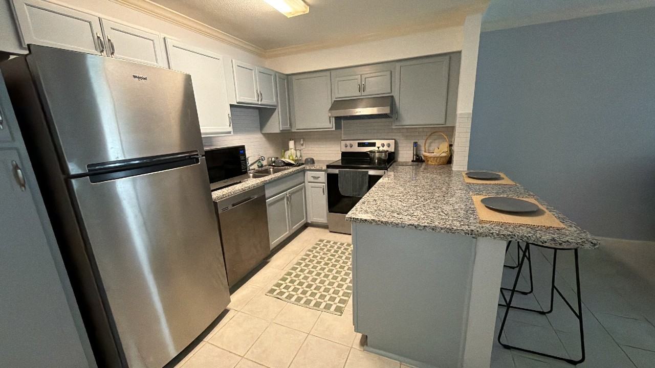 3900 Woodchase Dr #121