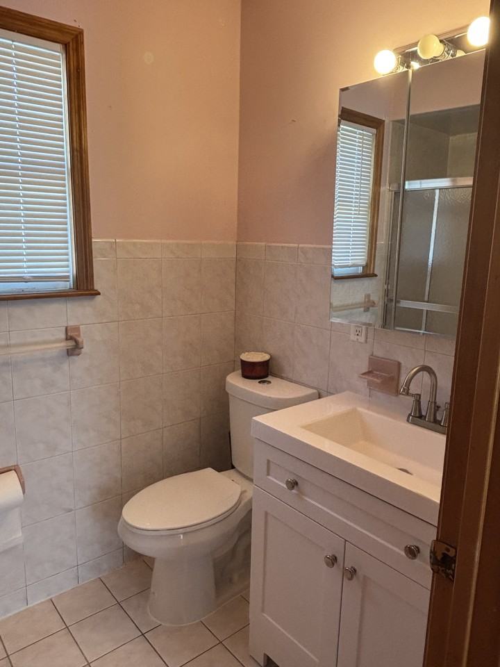 162 W 53rd St #2ndFL - Photo 2 of 34