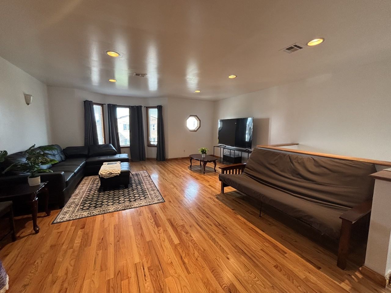 162 W 53rd St #2ndFL - Photo 3 of 34