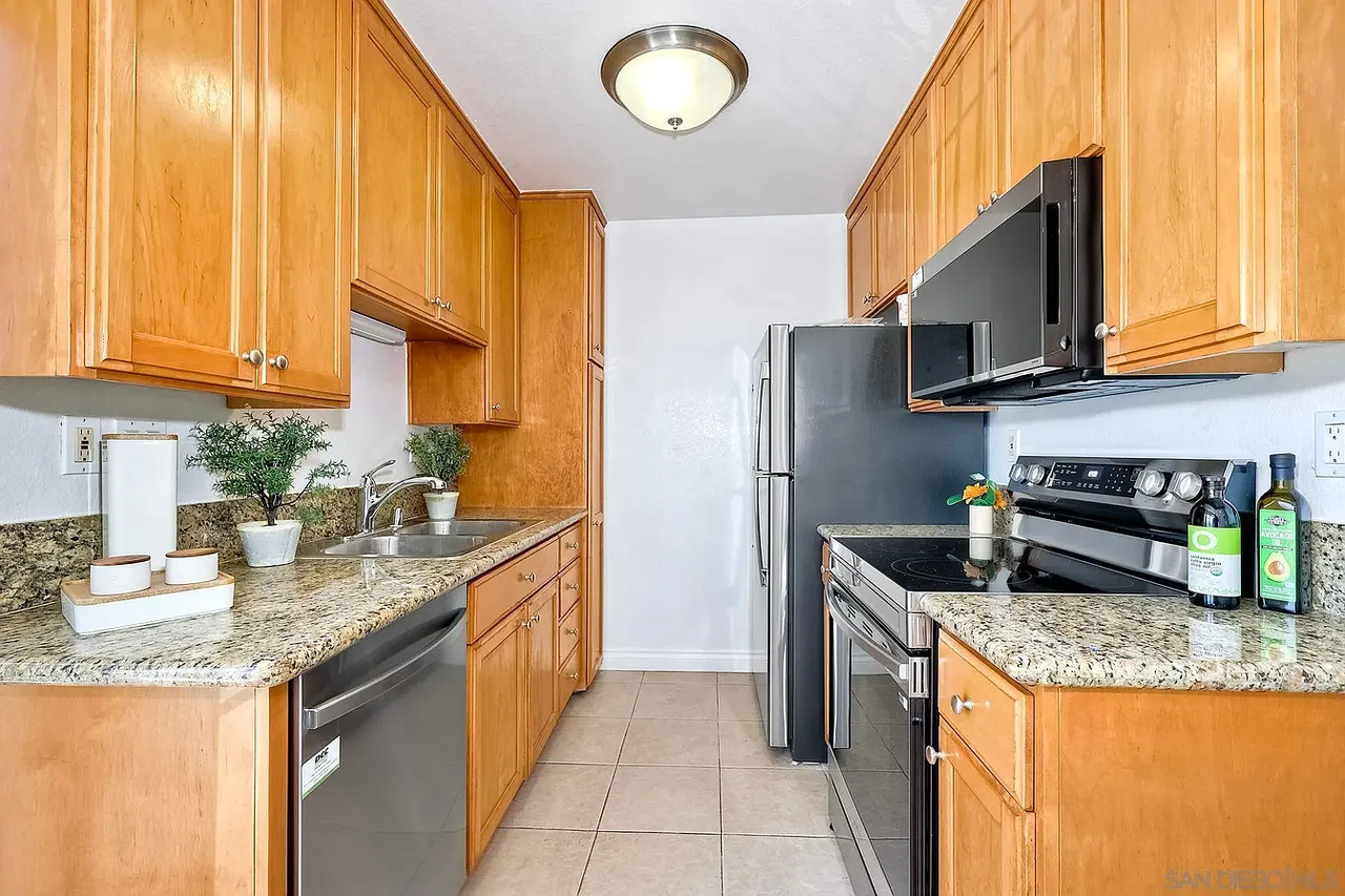 615 9th St #26 - Photo 4 of 21