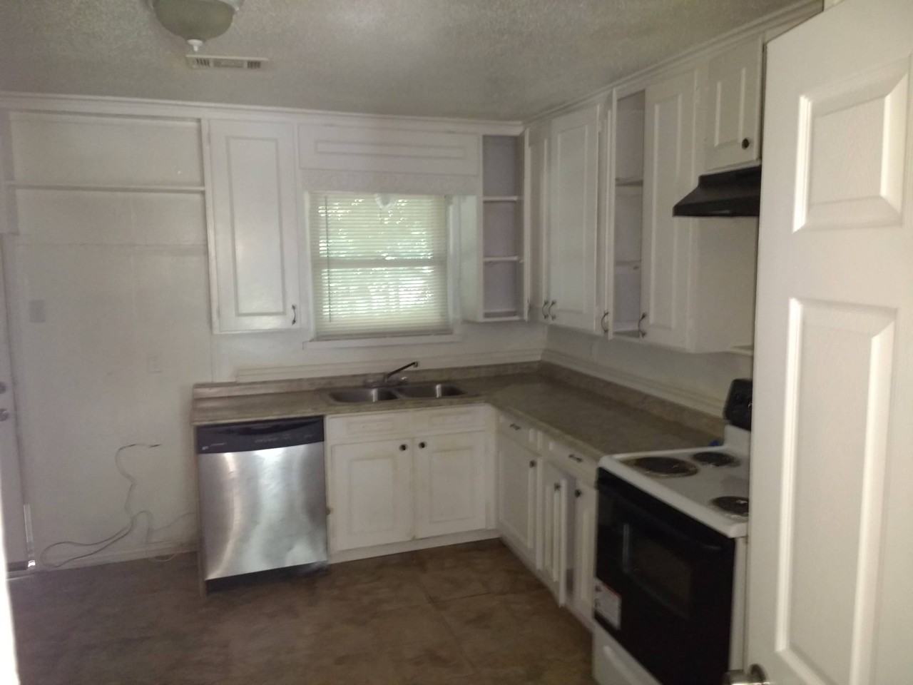 1610 Parkhaven Dr #NA - Photo 4 of 17
