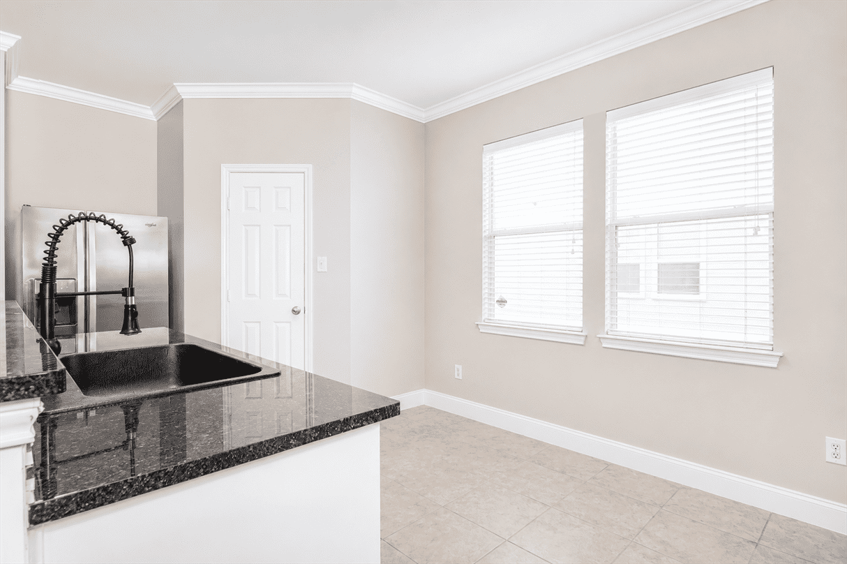 1720 Elgin St #NA - Photo 4 of 23