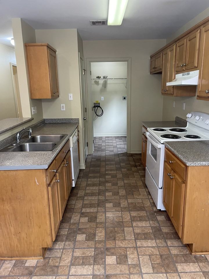 209 W 31st Ave #NA - Photo 3 of 11