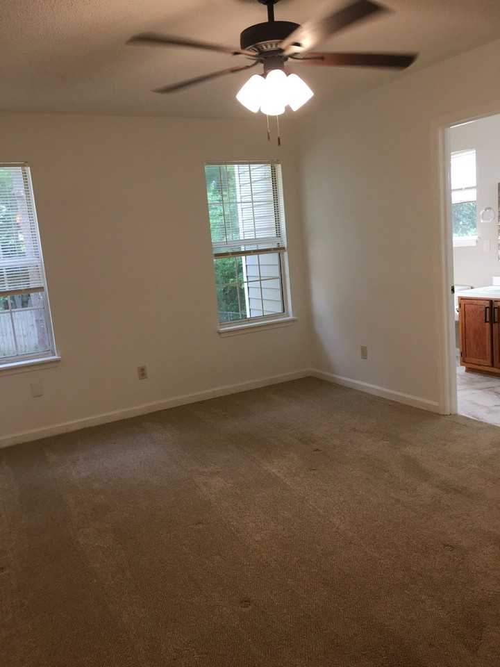 212 Pin Oak Dr #NA - Photo 2 of 6