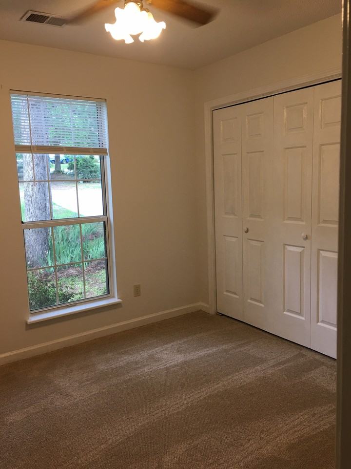 212 Pin Oak Dr #NA - Photo 5 of 6