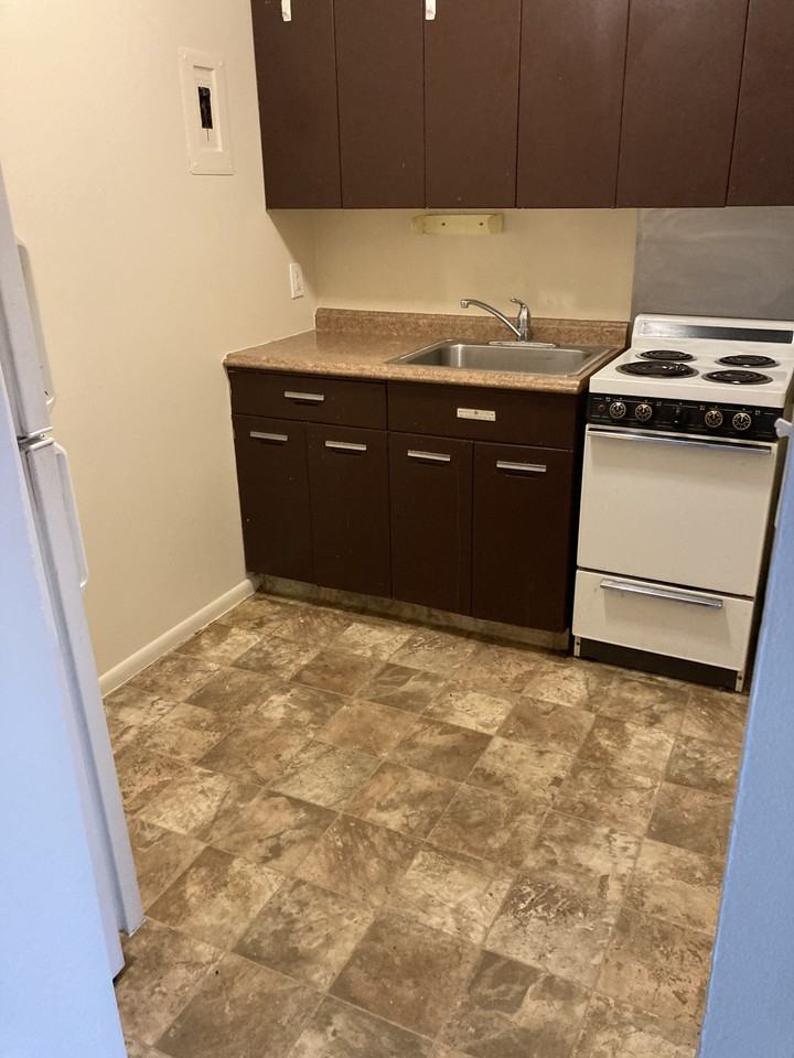17939 Lake Shore Blvd #204 - Photo 2 of 5