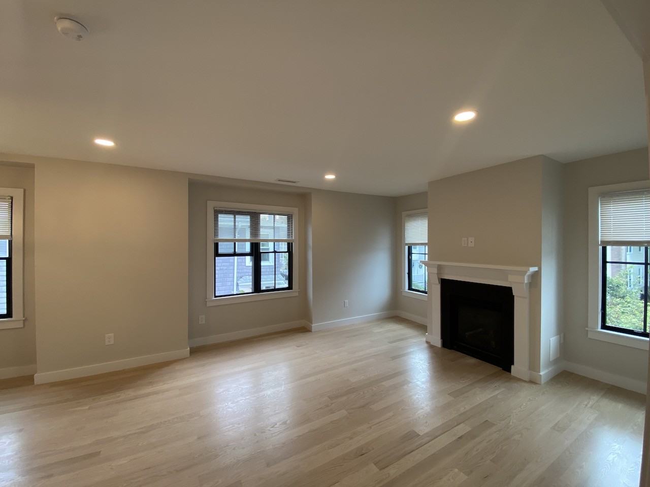 31 Brimmer St #2 - Photo 6 of 27
