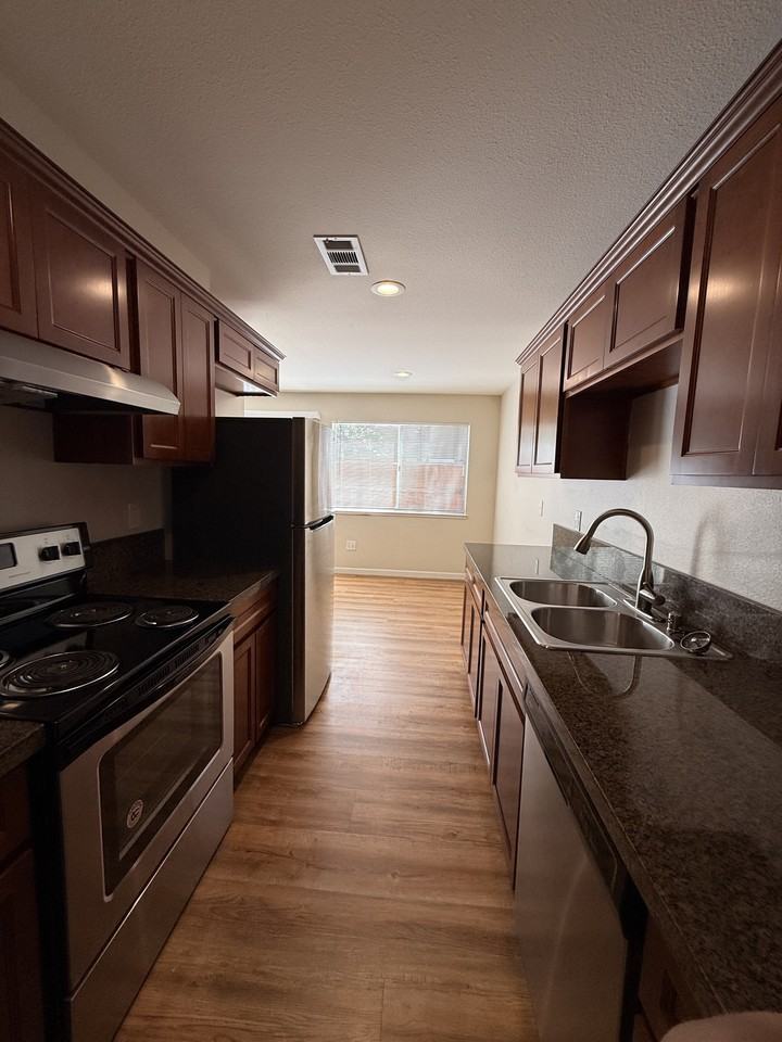 1352 Drake Dr - Photo 2 of 16