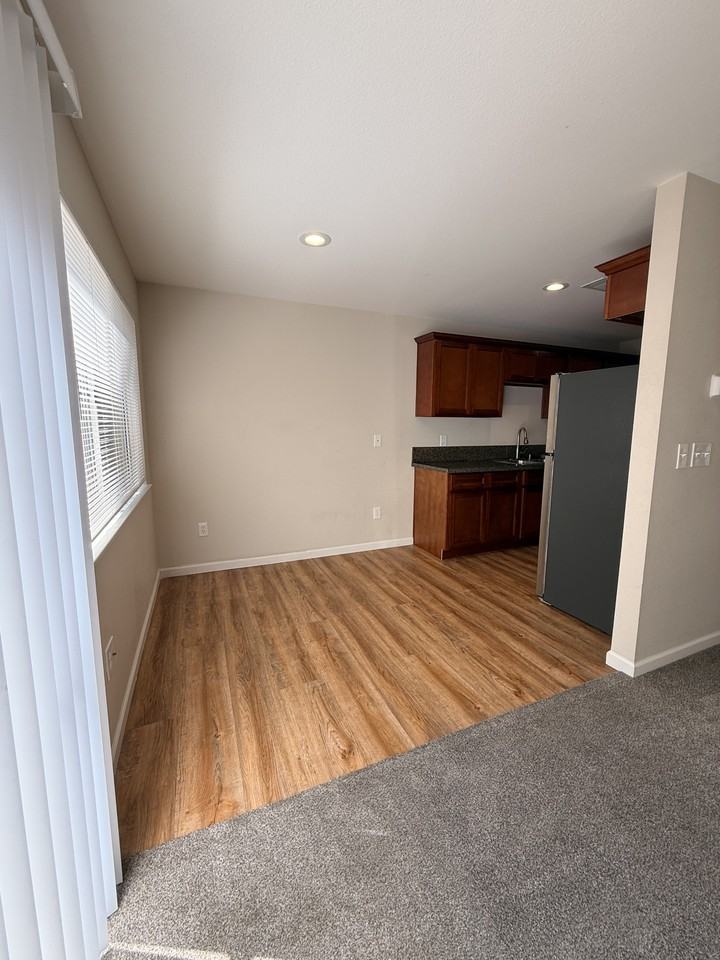 1352 Drake Dr - Photo 6 of 16