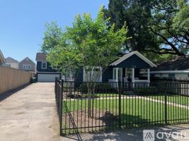featured image of 228 W 27th St