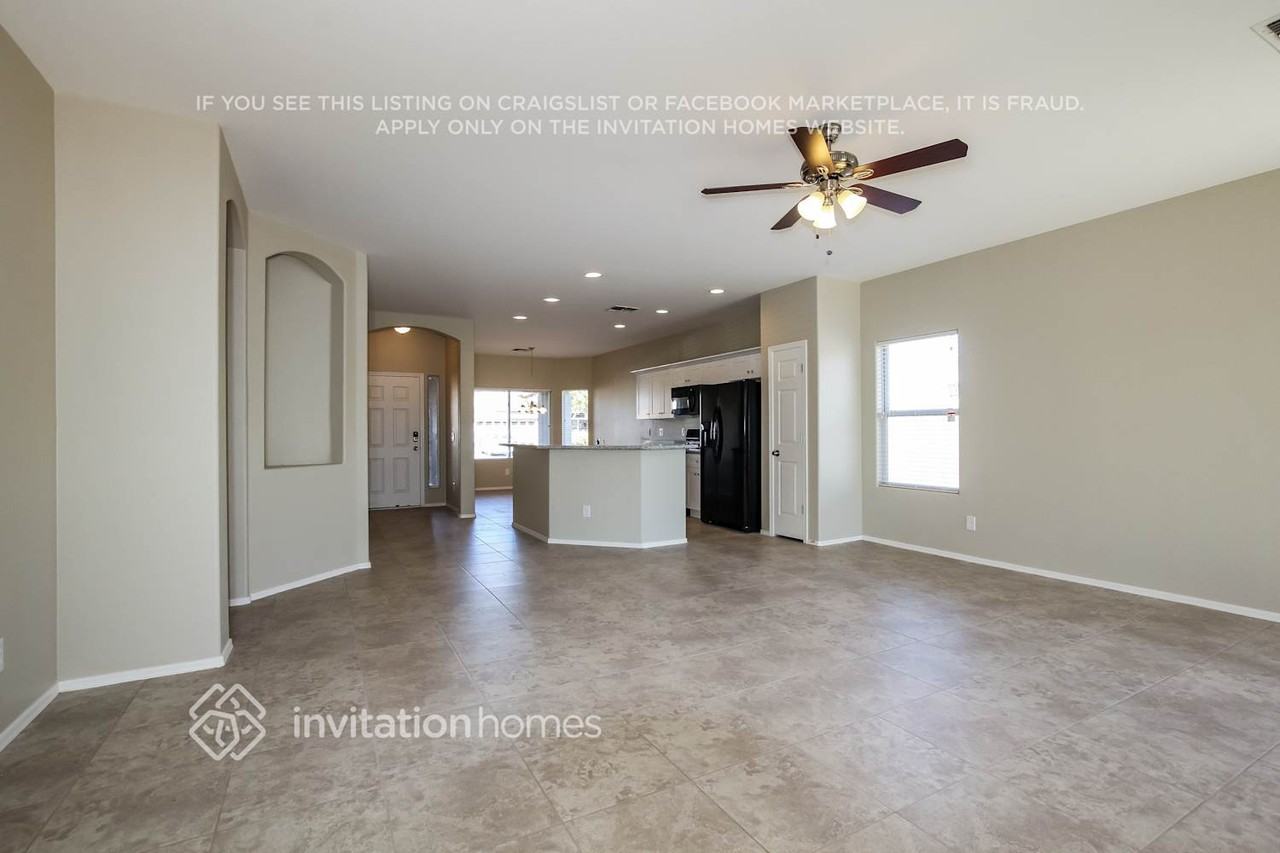 12371 W Sherman St - Photo 4 of 21