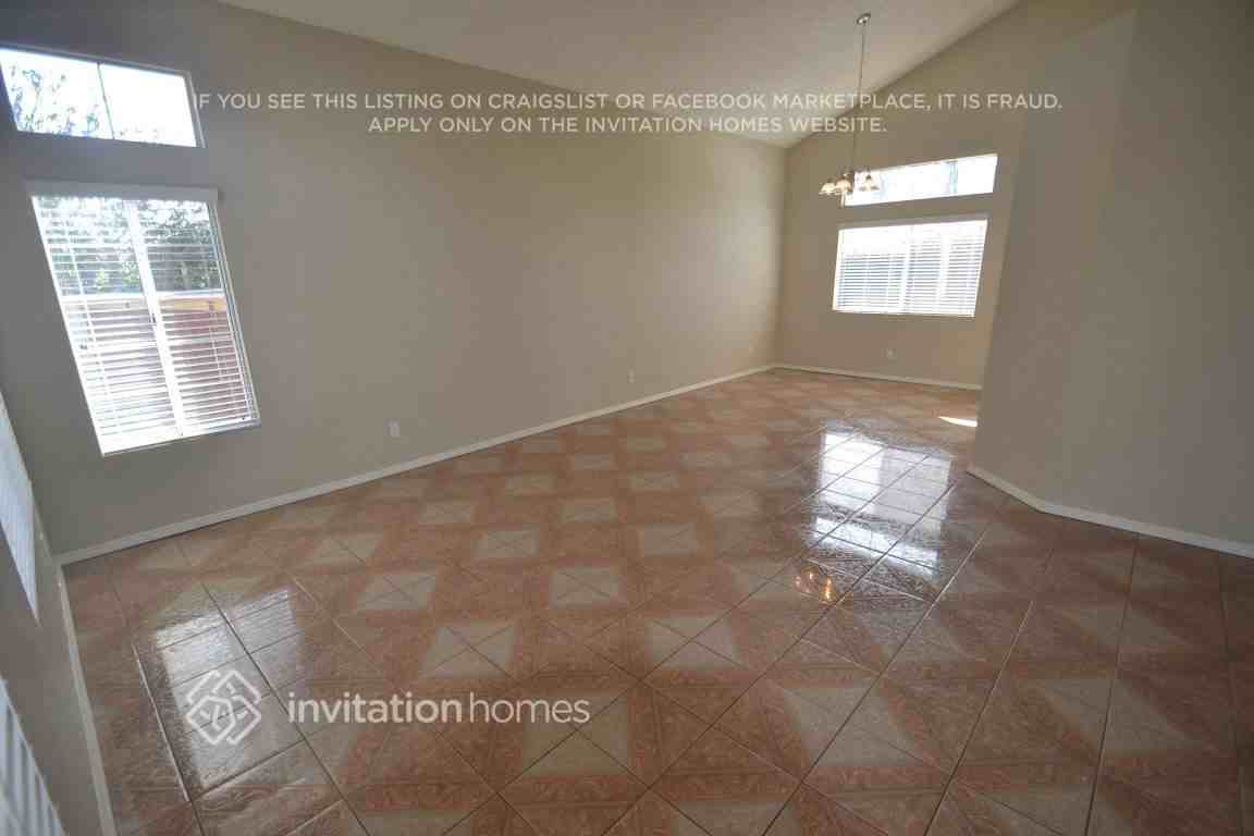 2699 W Calle Vista Dr - Photo 2 of 6