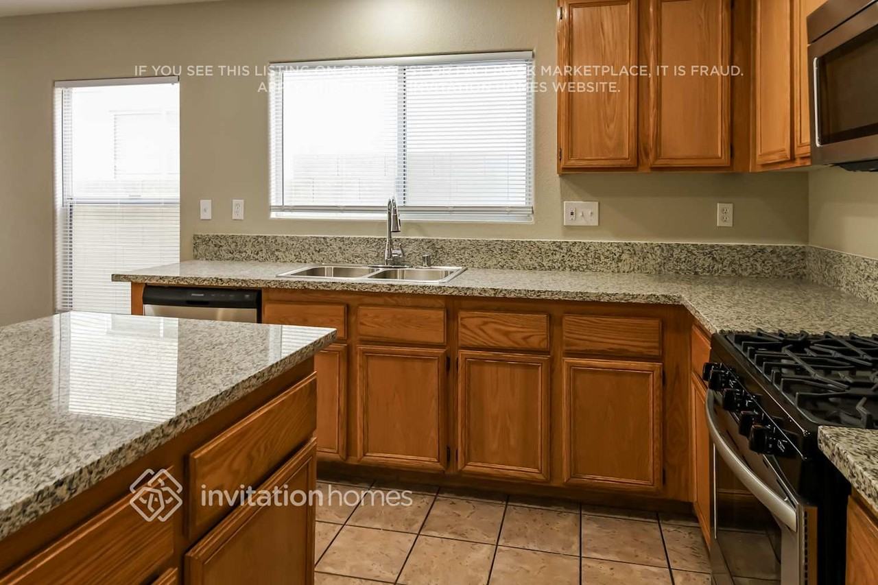 5970 Red Raspberry Ct - Photo 4 of 15