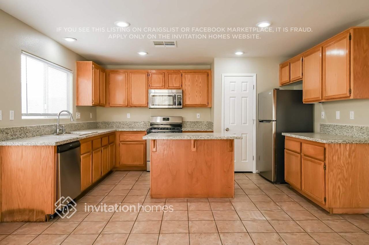 5970 Red Raspberry Ct - Photo 5 of 15