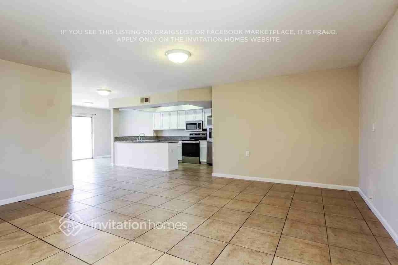 7525 W Mackenzie Dr - Photo 3 of 17