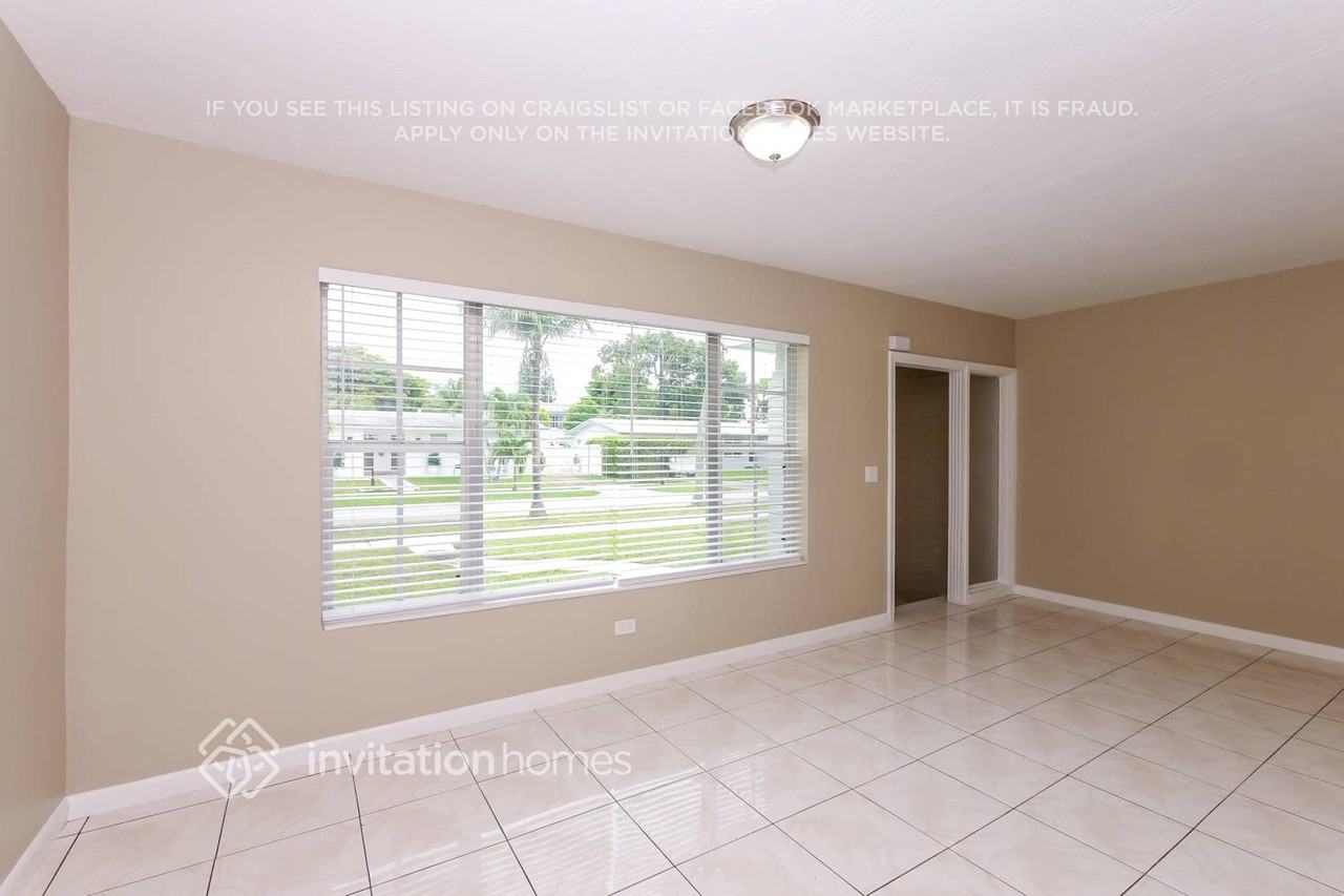 1748 Ne 158th St - Photo 3 of 17