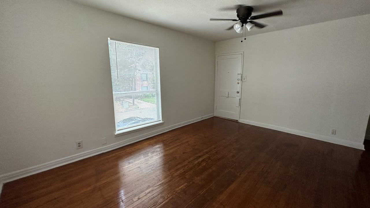 1842 West Main - 03 #03 - Photo 2 of 14