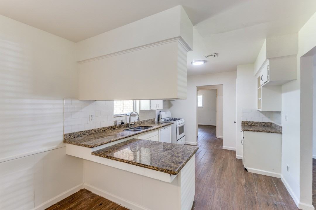 406 Vance St #1 - Photo 5 of 35